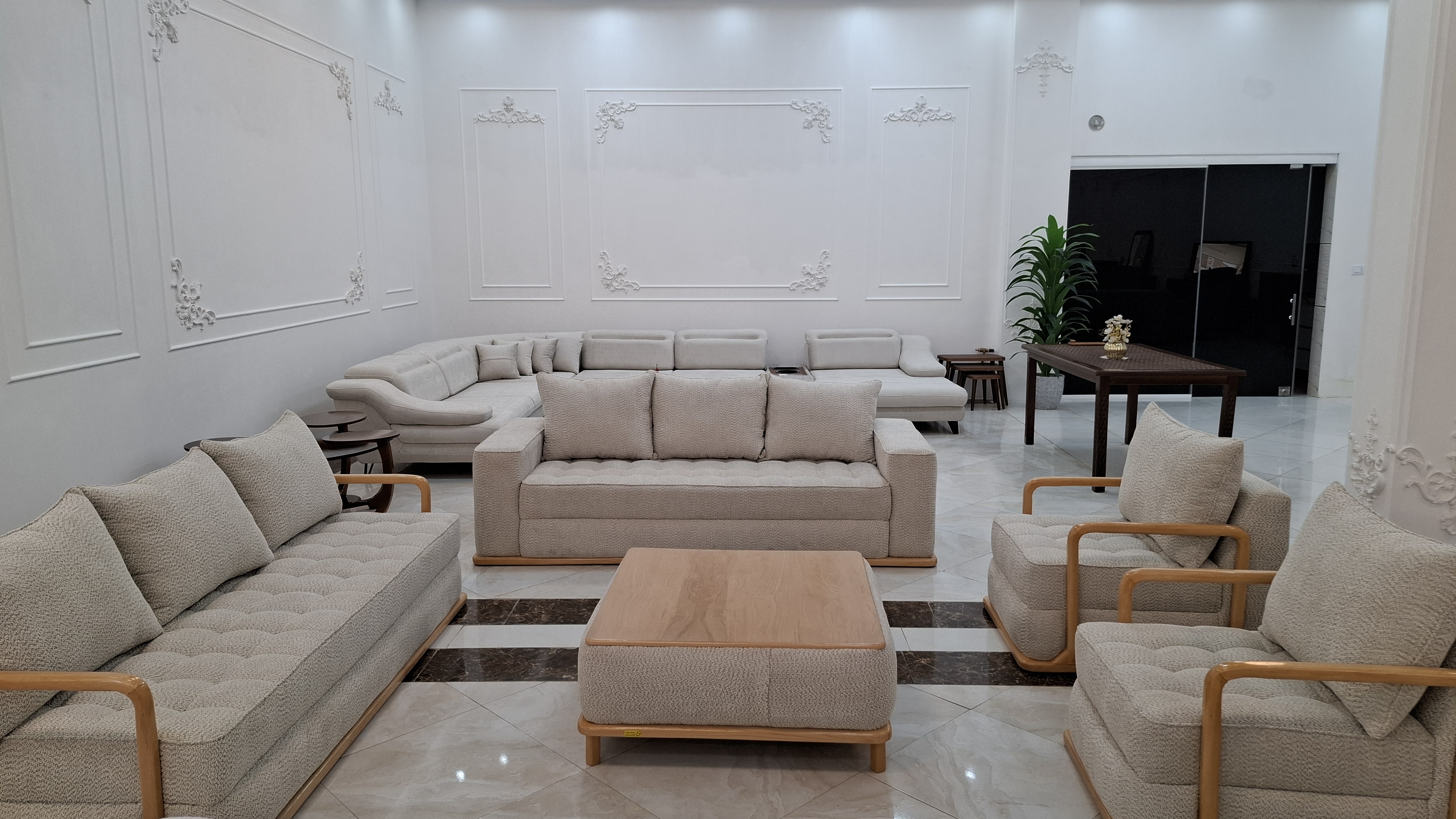 مبل مینیمال آنیل هشت نفره پشت کوسن رنگ کرم